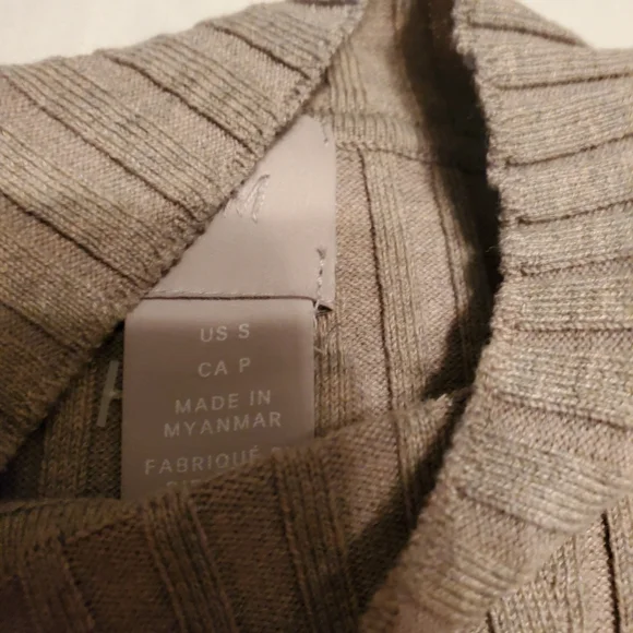 Sweater - Picture 3 of 3